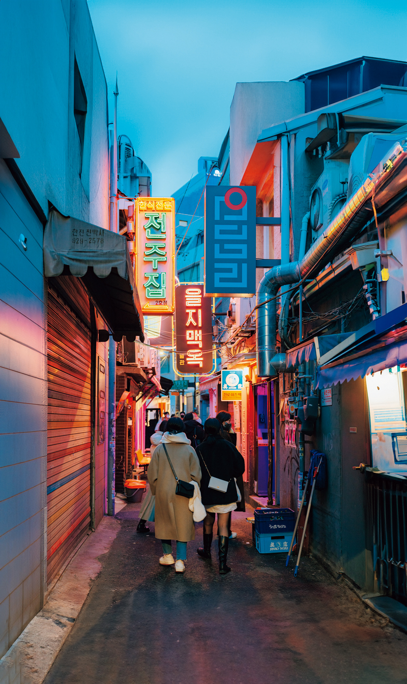 At dusk, Euljiro 3-ga’s alleys come