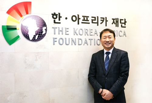 Interview with the Korea-Africa Foundation President Choi Yeon-ho ‘We'll become the platform of mutual cooperation bridging Korea and Africa.'