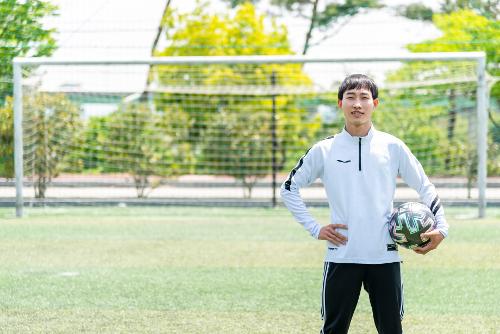 “I came to Korea for my love for football” ĐỗAnh Văn, 3rd year, Dept. of Football Science, Honam University
