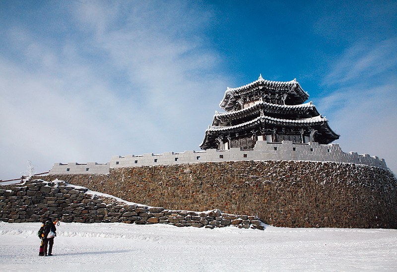 1_3820142201400027k_A Picture of Seolcheonbong Peak(한국관광공사).png