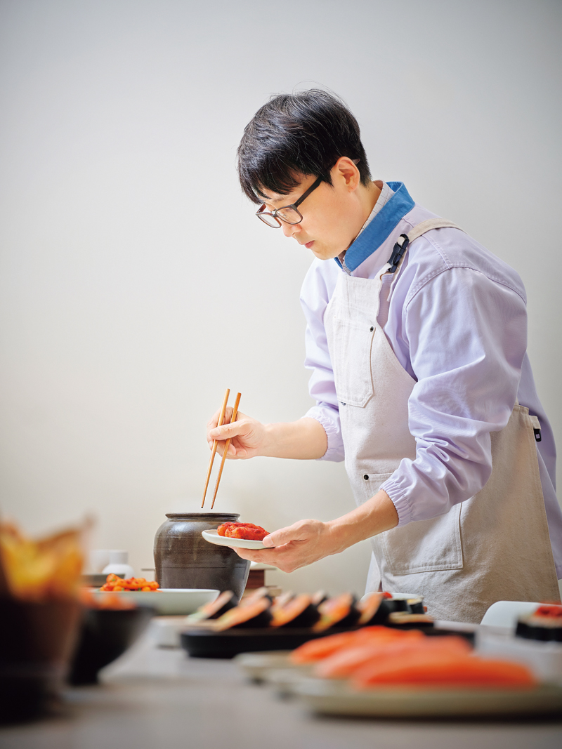 HAI CHA CON LÀM SỐNG LẠI HƯƠNG VỊ MÓN TRỨNG CÁ MINH THÁI MUỐI TRUYỀN THỐNG