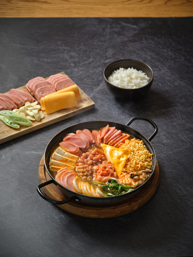 Budae-Jjigae: Ein Erbe der Nachkriegszeit